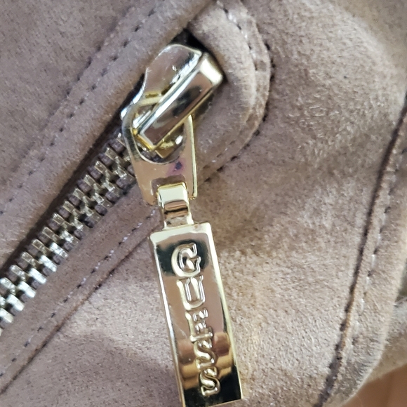 Guess - Picture 4 of 4